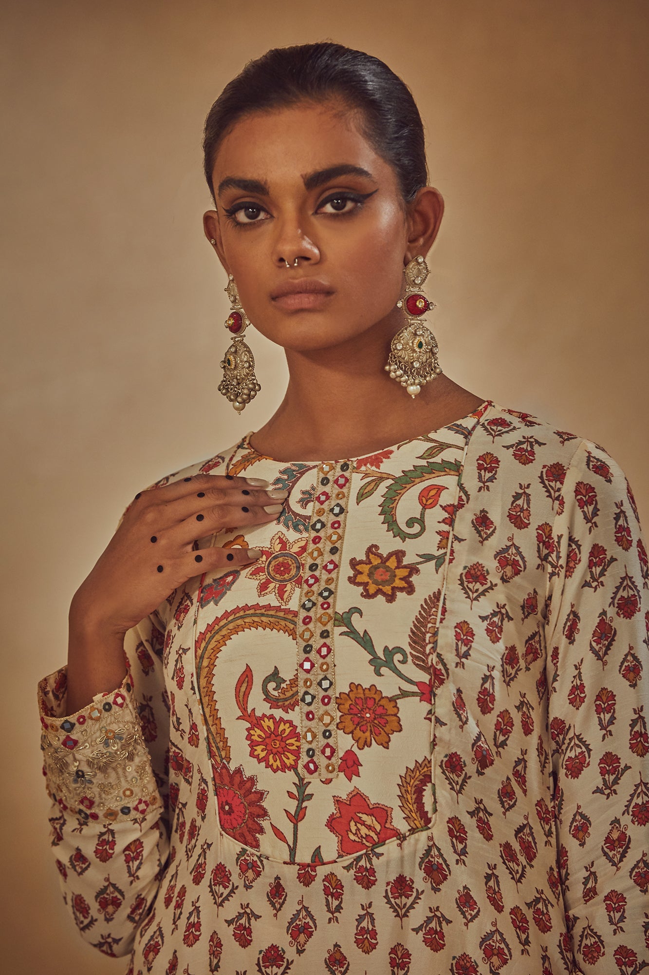 Ivory Embroidered Kurta Set - MARKET