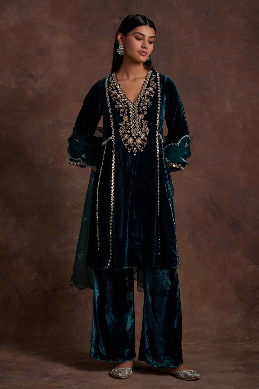Green Velvet Suit With Pants and Dupatta - MARKET
